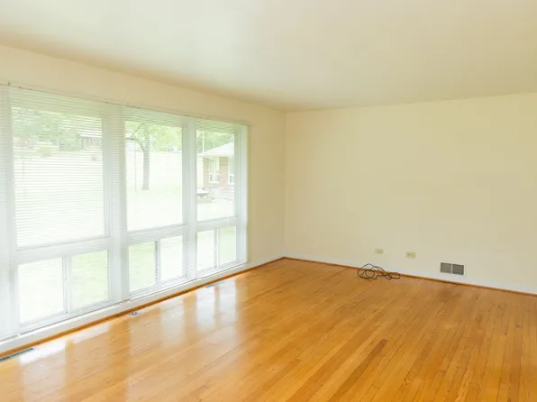 122 Mimosa Dr, Charlottesville, VA 22903