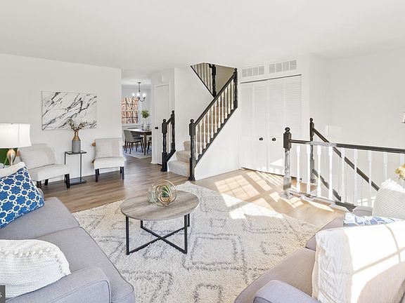 3rd image of 34 Golden Hill Ct
