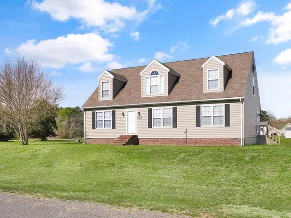 2370 Yardarm Dr, Greenbackville, VA 23356