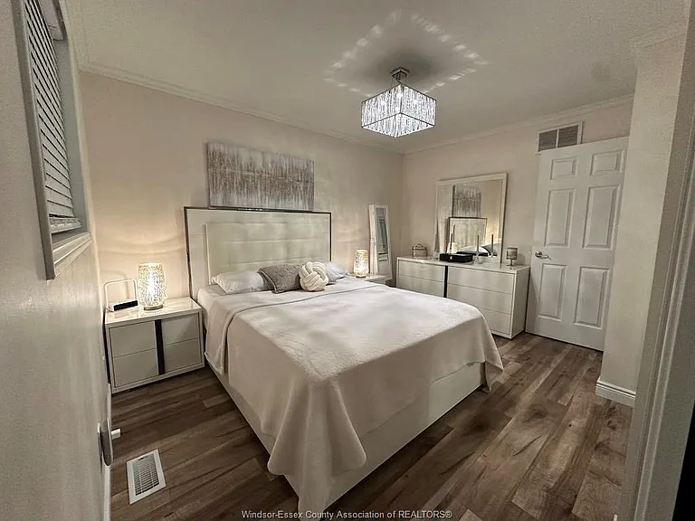 7929 Hawthorne Dr — Photo 28