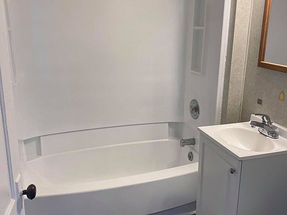 3rd image of 202 W Howard St #2