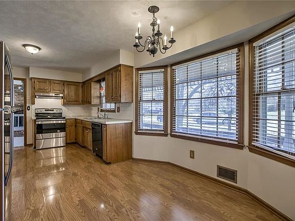 3rd image of 7401 Crisp Ave