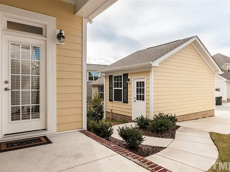 1553 Fullerton Pl — Photo 13
