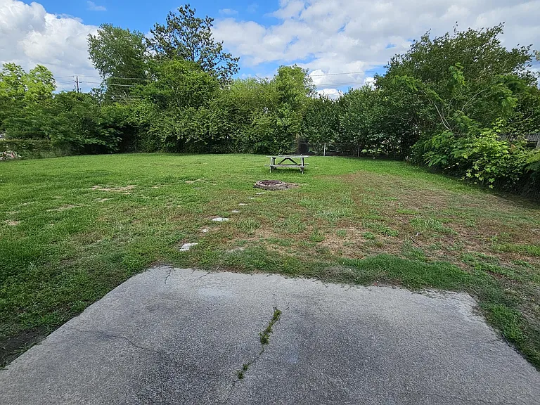 109 Valley Ct — Photo 11