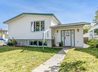 4743 W 47th St, Sylvan Lake, AB T4S 1M8