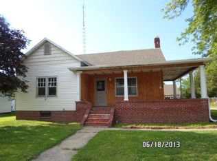 206 E Main St, Medaryville, IN