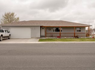 140 S Mountain View St, Powell, WY 82435