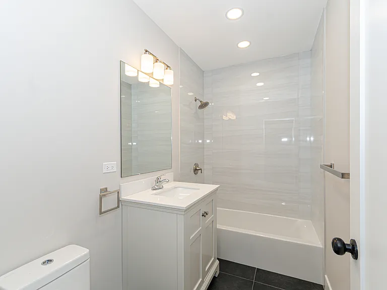 1450 W Fargo Ave #2F — Photo 5