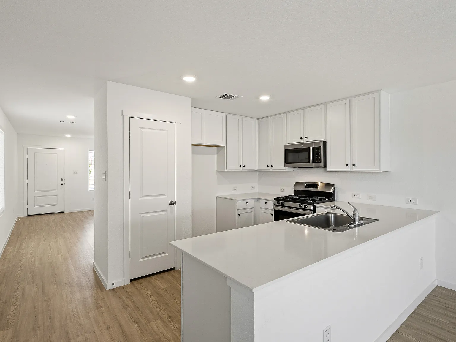4 bed, 1606 sqft, $1,750 — Photo 4