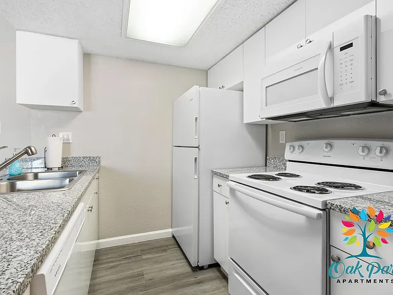 Oak Park Apartments — Photo 11