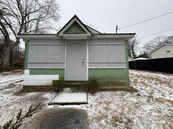 188 Officials Avenue, Holbrook, NY 11741
