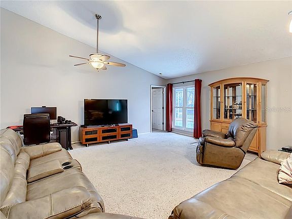 4th image of 1629 Countrywood St