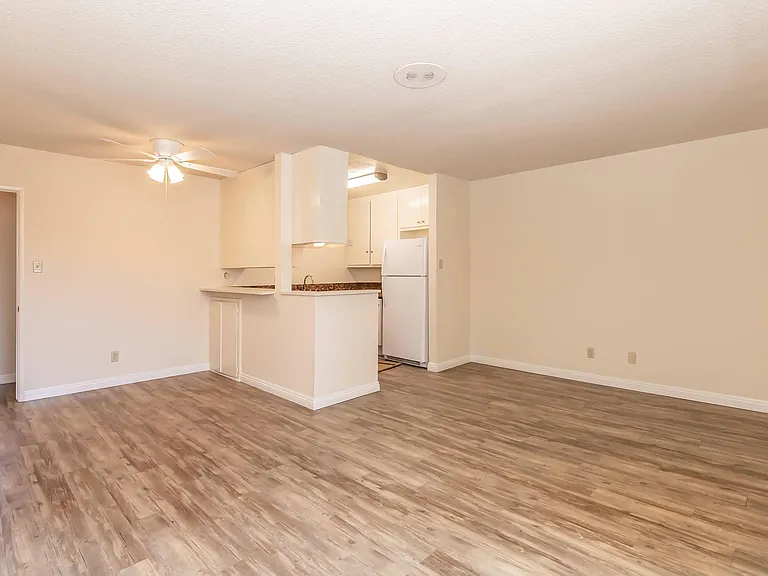 Ocean West Apartments — Photo 21