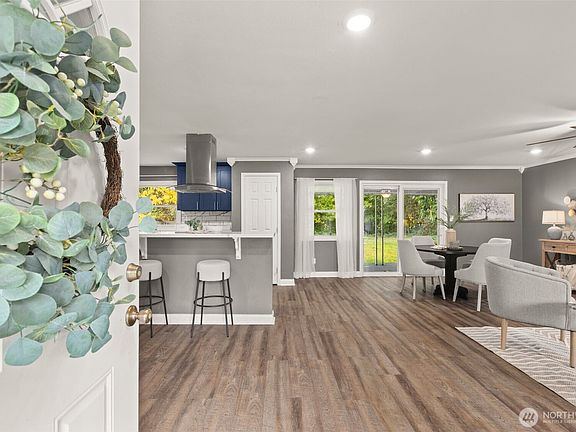 5th image of 10425 Cedrona Street SW