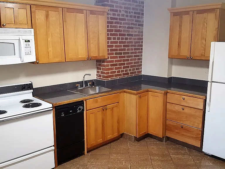 905 Delaware Apartments — Photo 25
