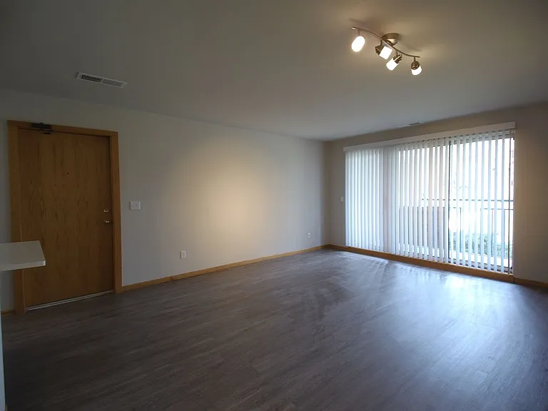 Riverwalk Apartments — Photo 18
