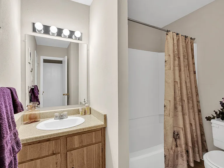 Sunlake Apartments — Photo 14