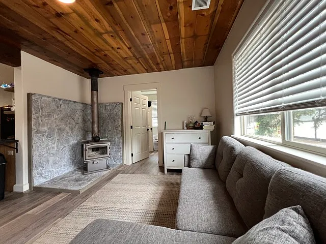 3 bed, 1.5 bath, 1050 sqft, $2,800 — Photo 3