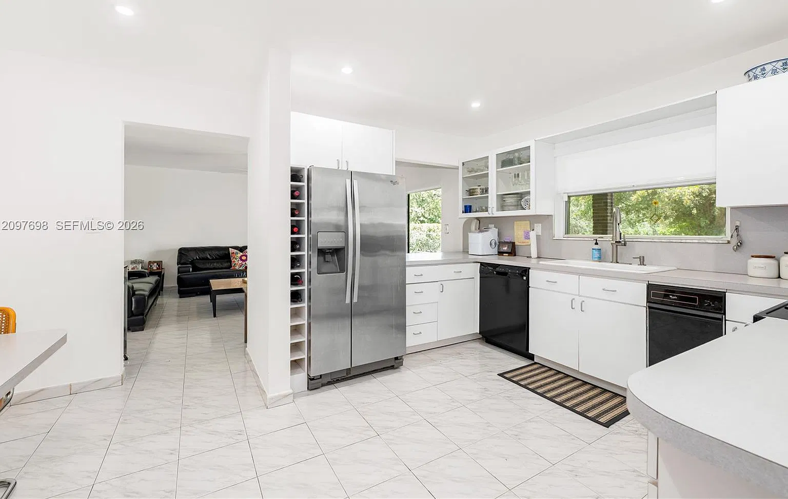 3 bed, 2007 sqft, $4,200 — Photo 3