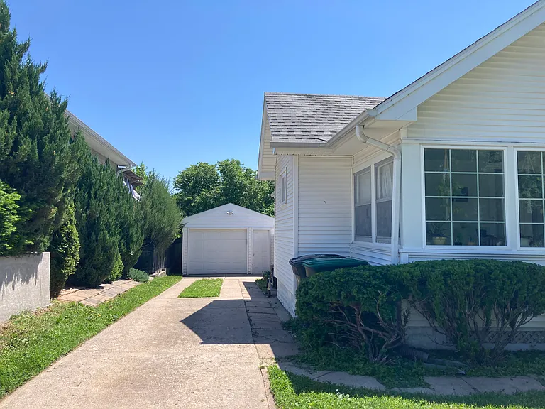 4919 Pine St — Photo 2