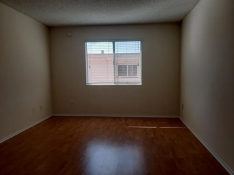 1117 Havenhurst Dr #105 — Photo 4