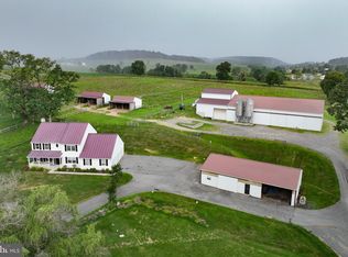 251 W Shore Dr, Hamburg, PA 19526