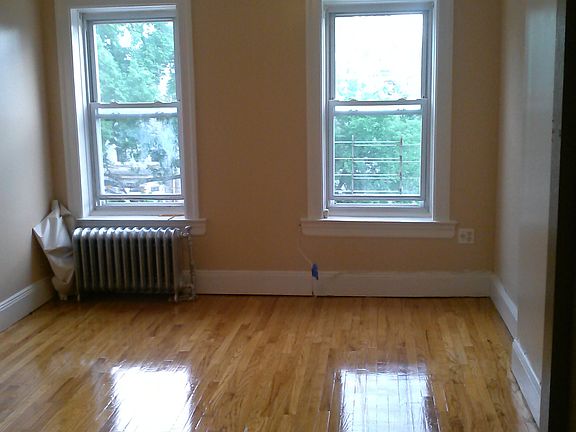 3rd image of 890 Park Pl