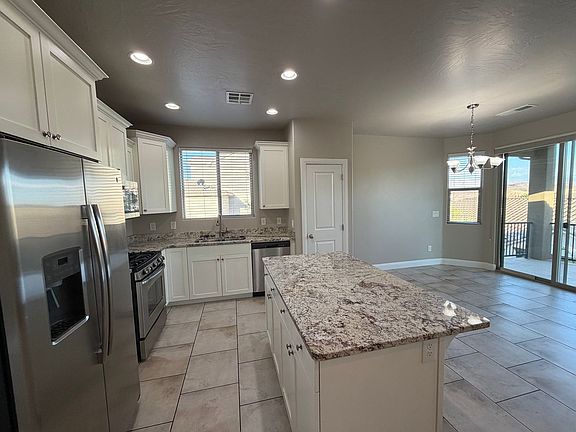 5th image of 469 E Barcelona Dr