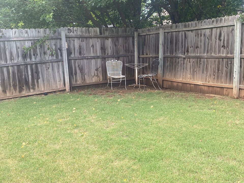 2nd image of 609 Bent Tree Rd