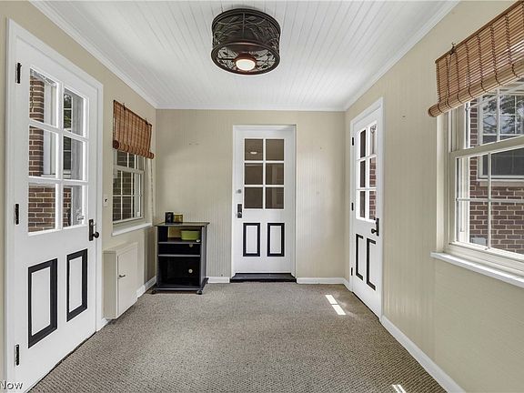 3rd image of 5998 Maplecliff Dr