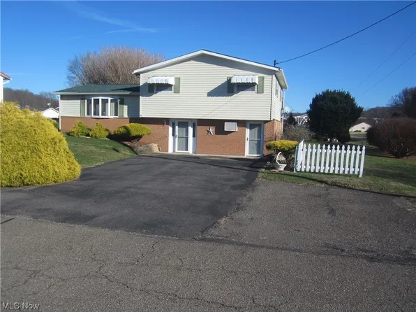 10 Harris St, Newport, OH 45768