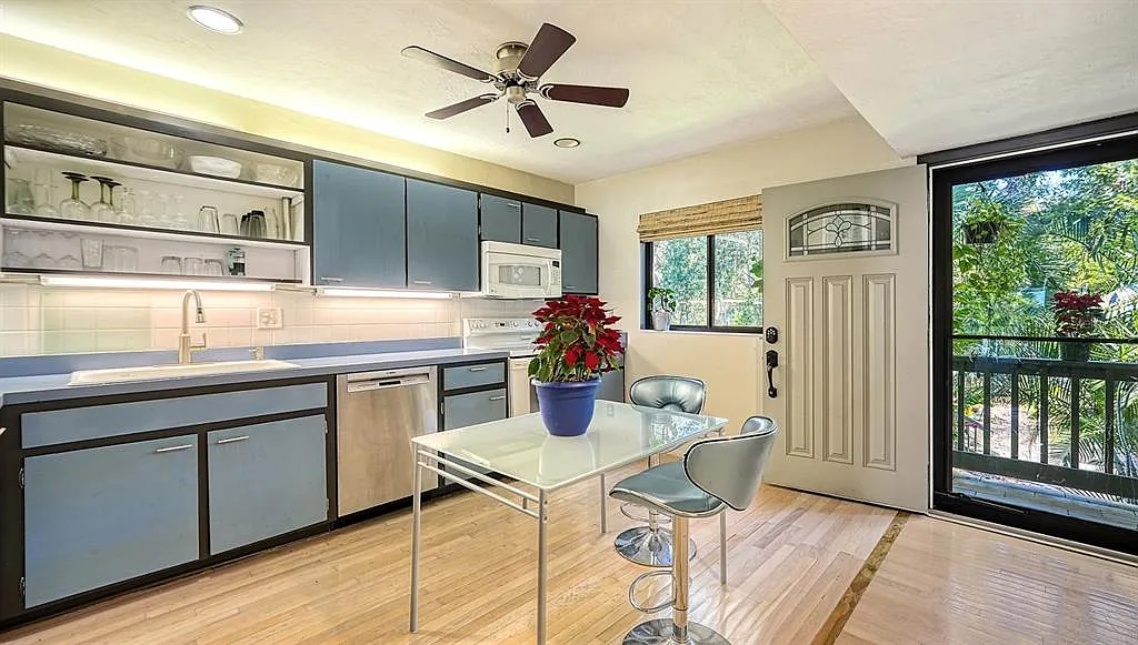 1 bed, 2.0 bath, 1216 sqft, $1,800 — Photo 4