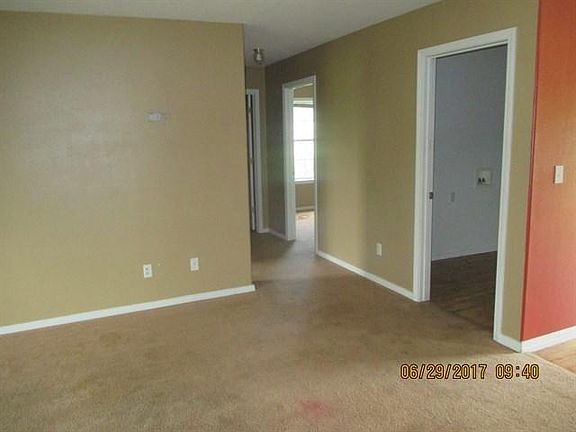 4th image of 1821 E Main St