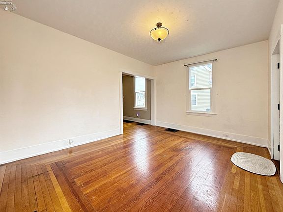 5th image of 111 Main St