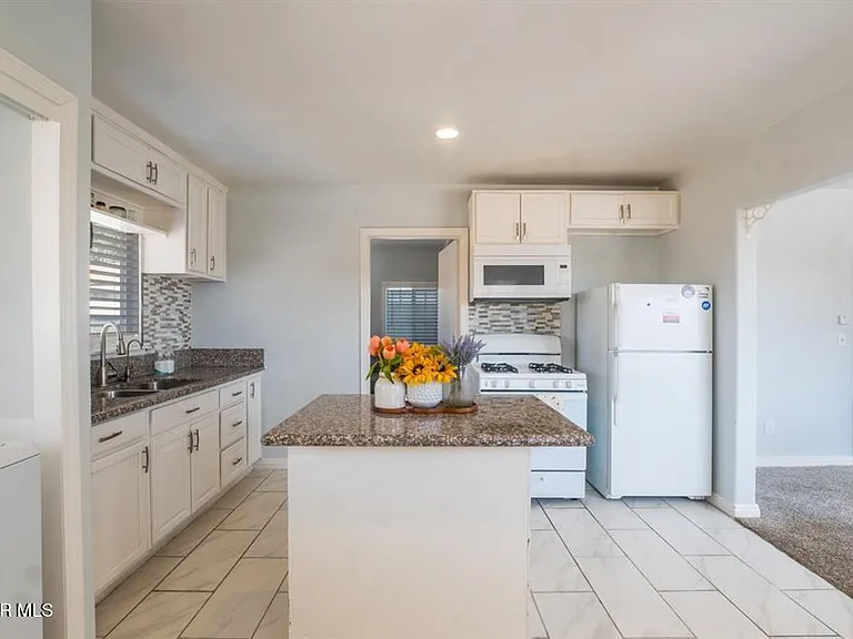 2725 Desert St #2725 — Photo 3
