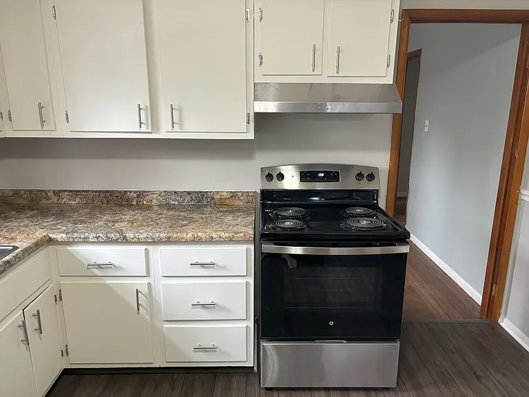 116 S Johnson Ave — Photo 3