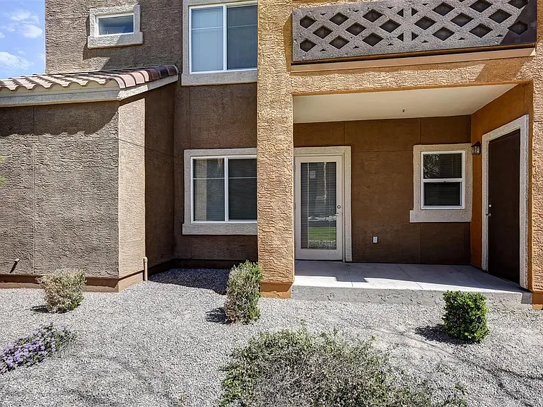 Tierra Pointe Apartments — Photo 22