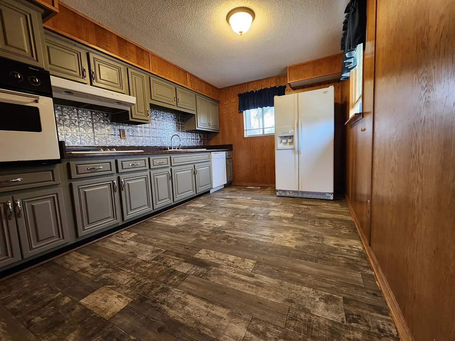 5 bed, 1720 sqft, $1,700 — Photo 2