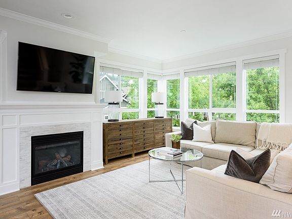 4th image of 1775 25th Ave NE