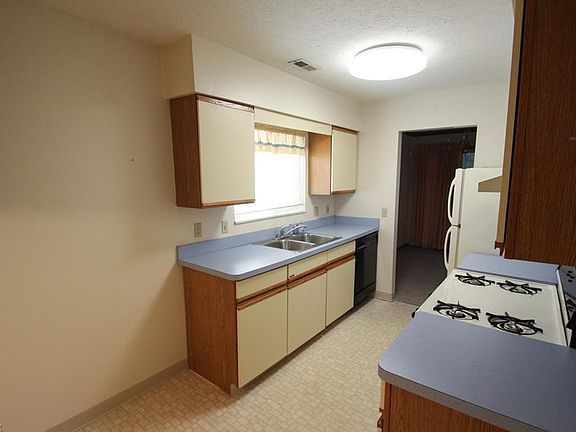 2nd image of 9785 Country Scene Ln Unit 7