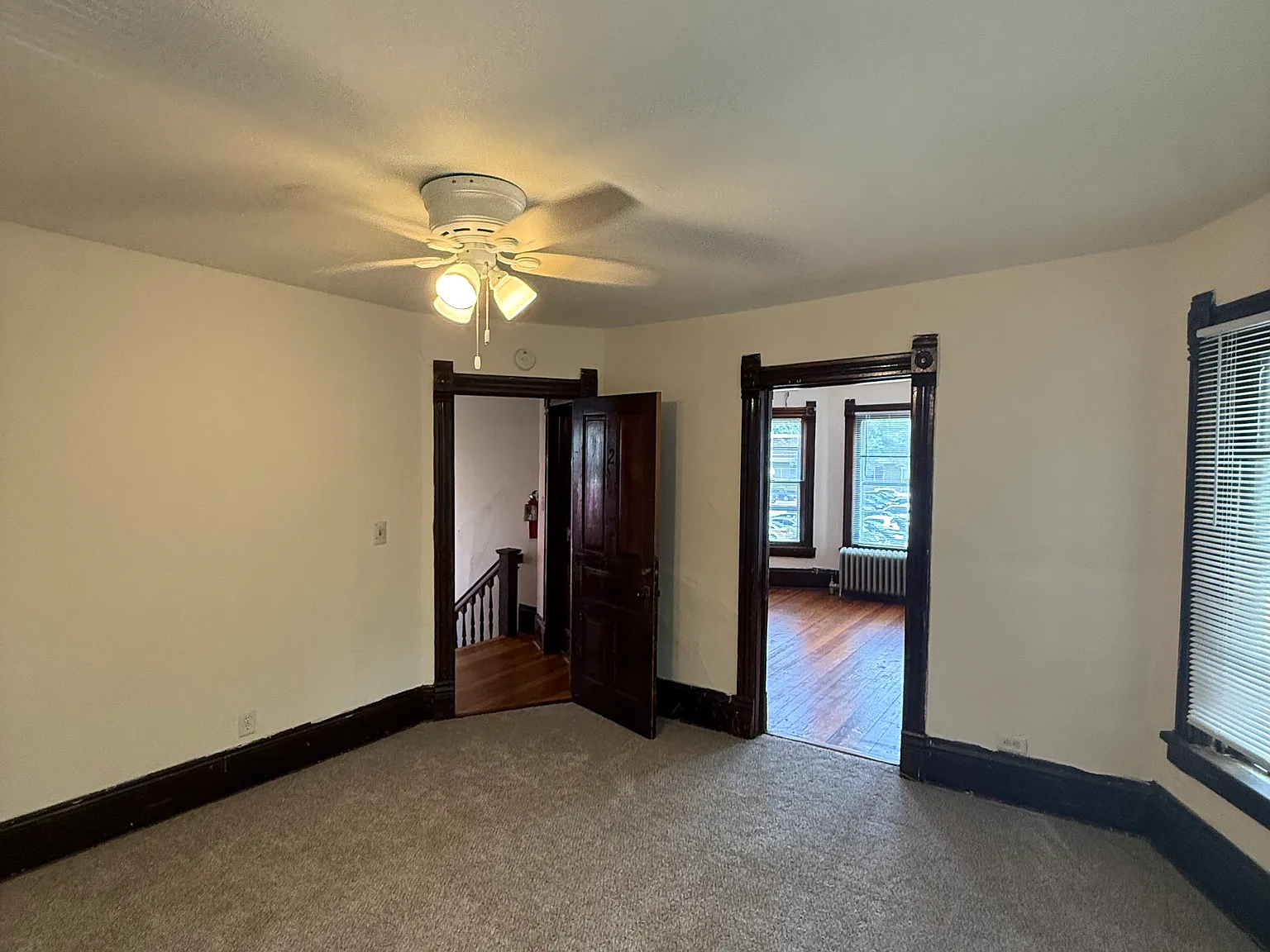 5 bed, 1053 sqft, $4,325 — Photo 4