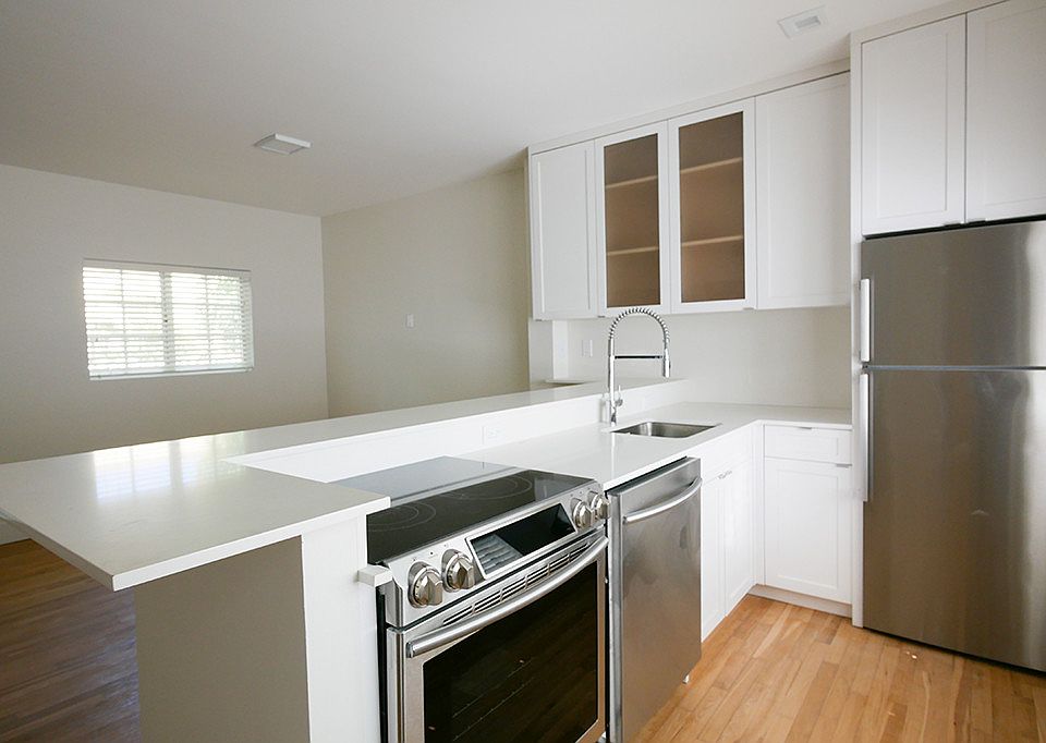 1st image of 643 Jefferson Ave APT 5