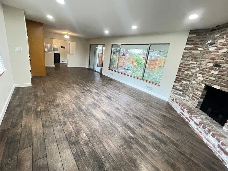 6001 S Land Park Dr — Photo 3