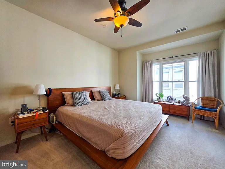 729 N Alfred St — Photo 13