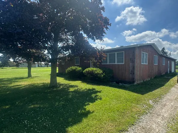 1247 N Steel Rd, Merrill, MI 48637