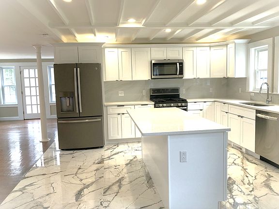 2nd image of 366 River Rd