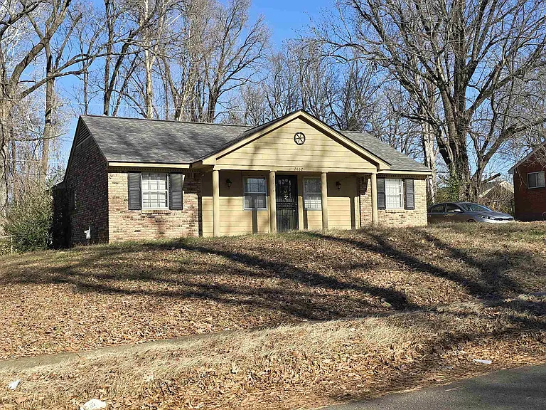 2662 Orman Ave — Photo 2