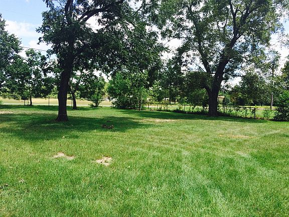 Large, fenced front yard, with fenced entry/drive