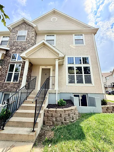 224 N Hedge Ln Photo 1