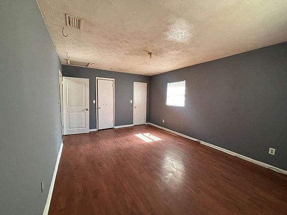 4th image of 1360 W 21st St